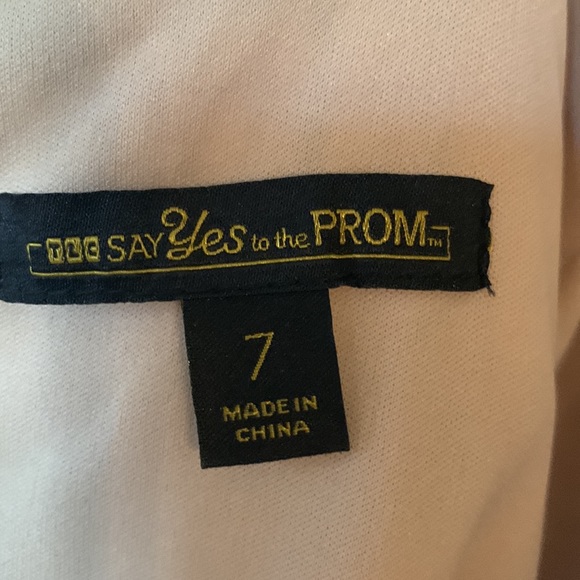 JUNIORS PROM DRESS - Picture 5 of 5